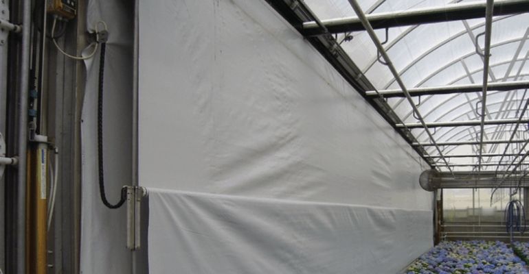 Industrial greenhouse energy curtains