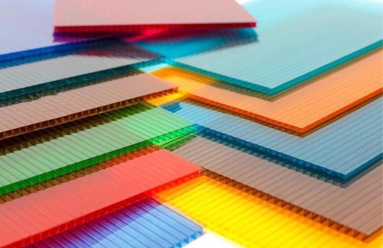 Colorful polycarbonate panels