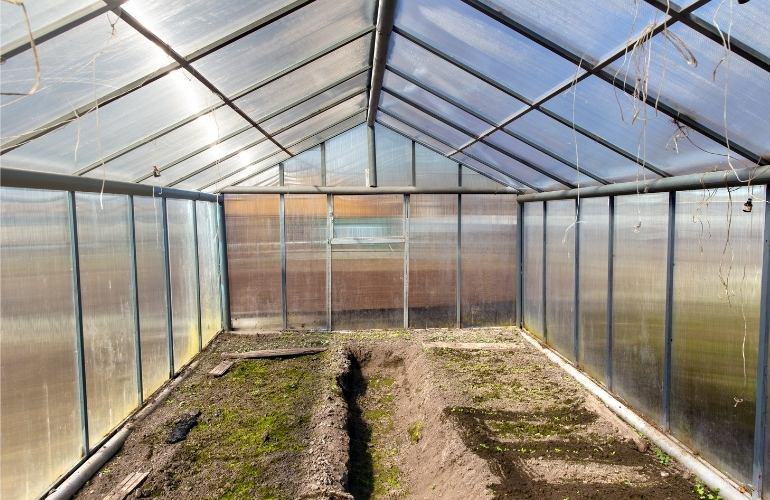 Transparent polycarbonate panel