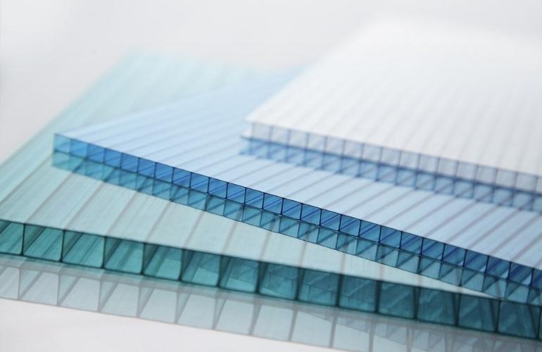 UV protected polycarbonate panels
