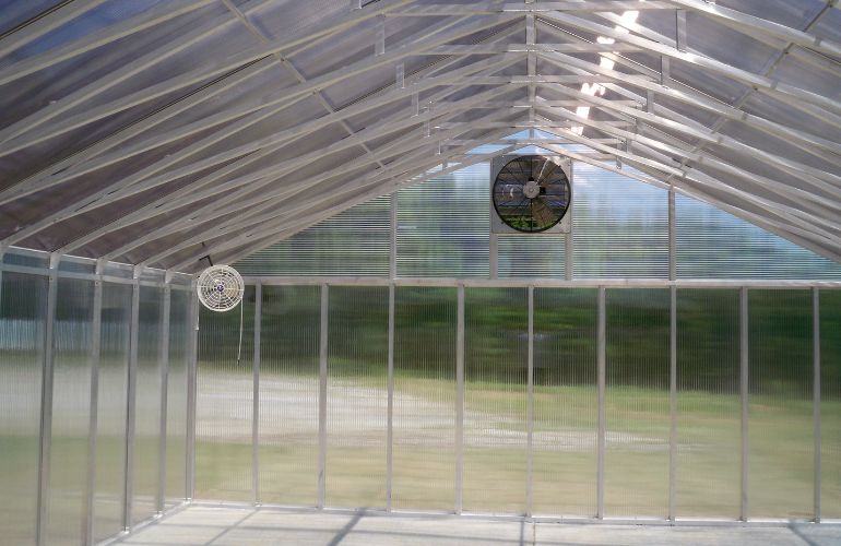Multispan greenhouse ventilation