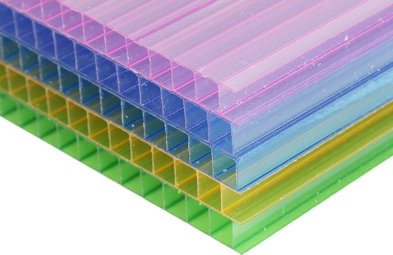Plastic made of polycarbonates