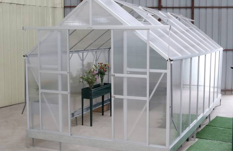 Polycarbonate greenhouse